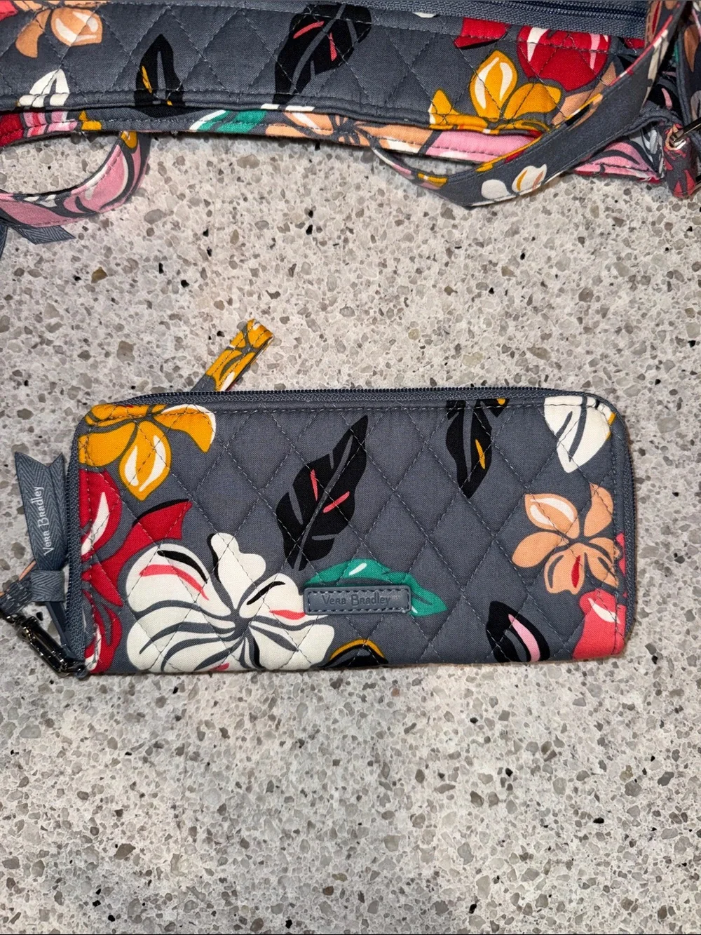 Vera Bradley Triple Zip Hipster & Accordion Wallet in Coastal Paradise. Like New